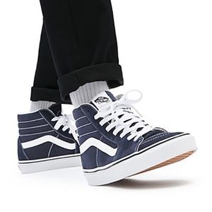 BNWT Navy Vans sk8 hi top